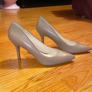 NWOT Nude Heels